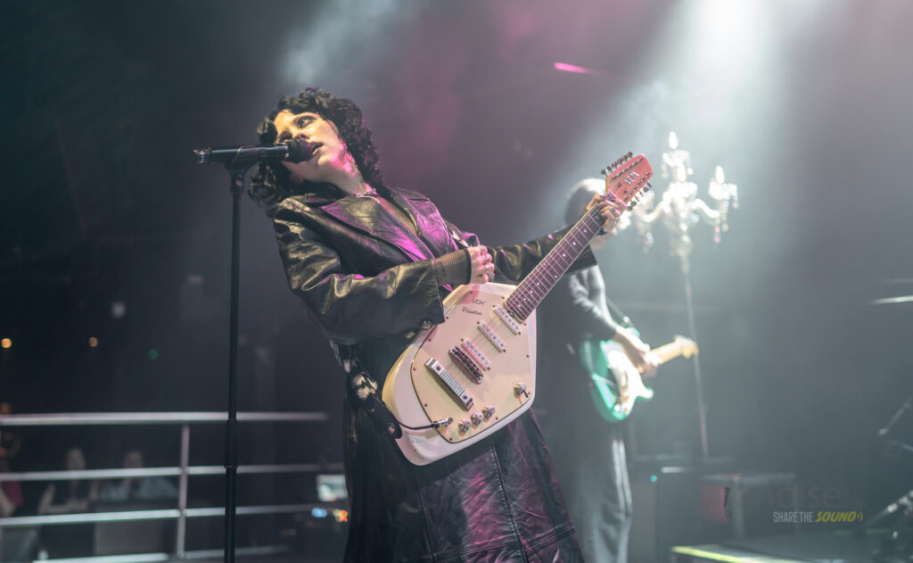 Live Pale Waves
