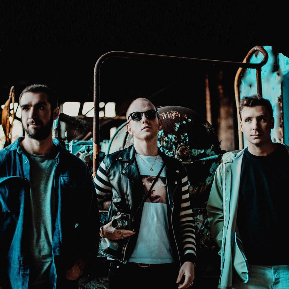 TWO DOOR CINEMA Tour