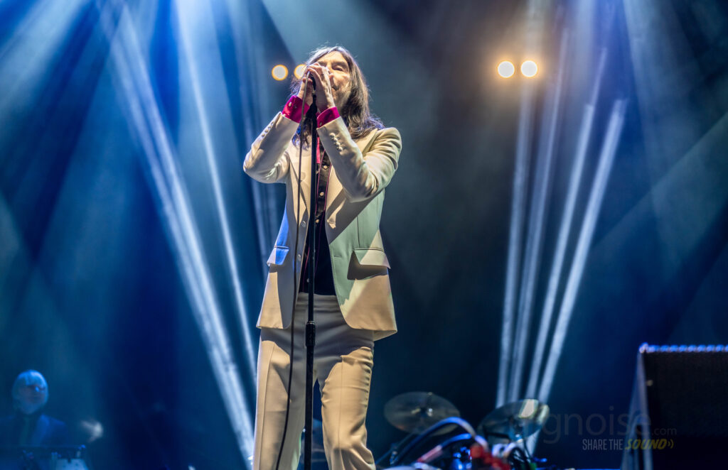Primal Scream Movin On Up