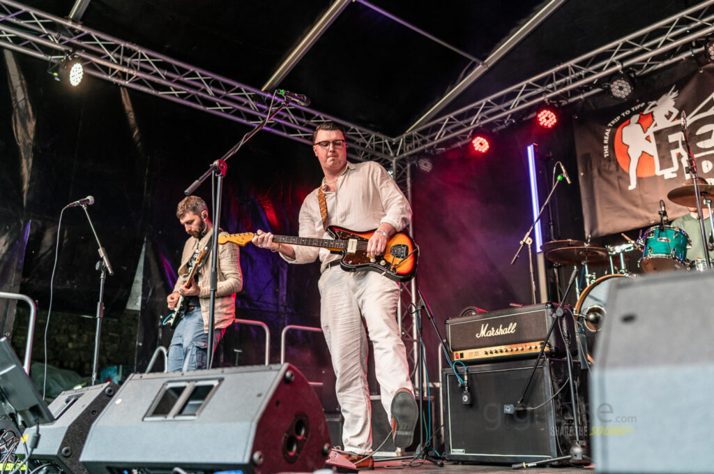 Bright Falls Féile Beag