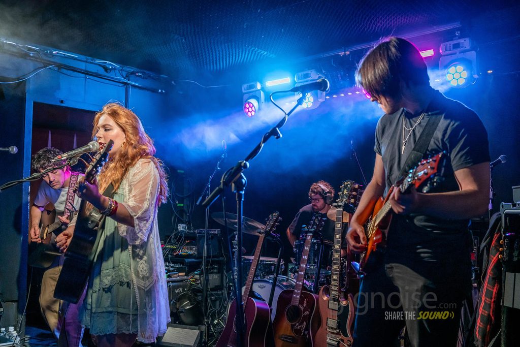 Lauren Wallace Live